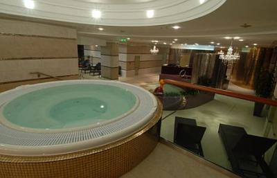 ✔️ 5* Hotel Divinus Debrecen -  wellness pezsgőfürdője - ✔️ Divinus Hotel***** Debrecen ✔️ Akciós Divinus Hotel 5*