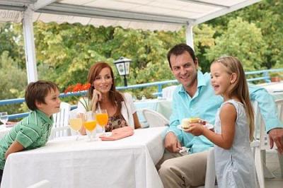 Családi nyaralás Balatononfüreden a Marina szállodában - ✔️ Hotel Marina*** Balatonfüred - Marina akció Balatonfüred!