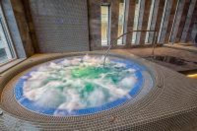 ✔️Jacuzzi és medence a Hévízi Bonvital**** Szállodában - ✔️ Bonvital Wellness Hotel Hévíz ✔️ AKCIÓ Bonvital Hévíz!